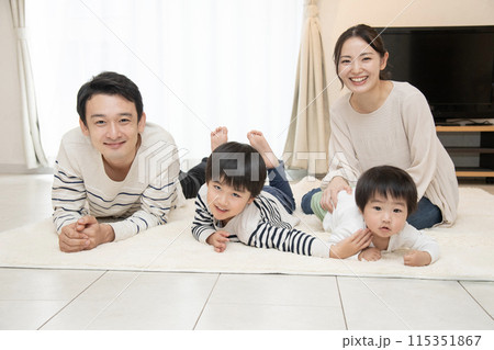 親子4人　家族 115351867