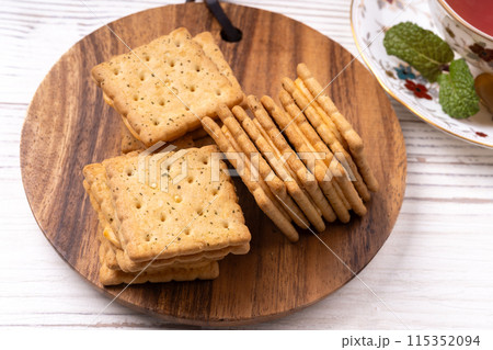 チーズクリームサンドクラッカー チーズクリームサンドクラッカー 115352094