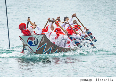 沖縄の伝統行事　糸満ハーレー 115352113