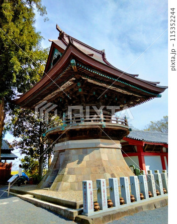 青空に映える紅龍山 布施弁境内 青空に映える紅龍山 布施弁境内 115352244