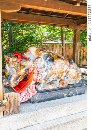 京都市上京区馬喰町の北野天満宮　御神牛（なで牛） 115352882