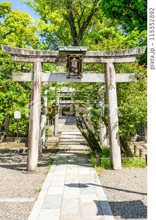 京都市上京区馬喰町の北野天満宮　末社　竈社　鳥居 115352892