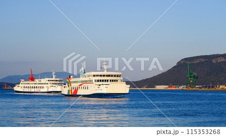 春の夕暮れ 高松港の出舟入船(香川県高松市) 春の夕暮れ 高松港の出舟入船(香川県高松市) 115353268