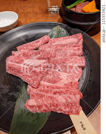 おいしい黒毛和牛の肉 115353921