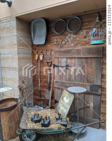 昔の農家小屋 昔の農家小屋 115353924