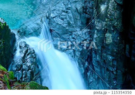 付知峡 豪快な不動滝 付知峡 豪快な不動滝 115354350