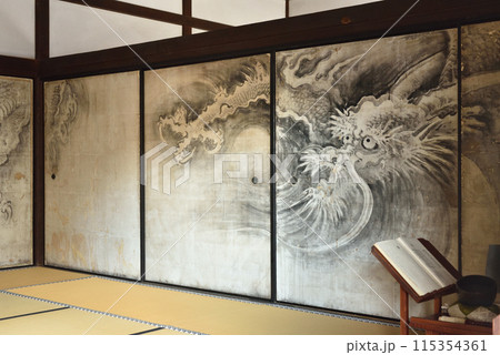 龍源院　方丈室中襖絵「竜の図」 115354361