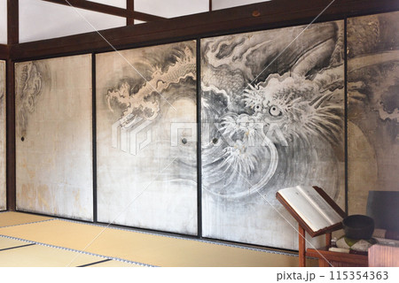 龍源院 方丈室中襖絵「竜の図」 龍源院 方丈室中襖絵「竜の図」 115354363