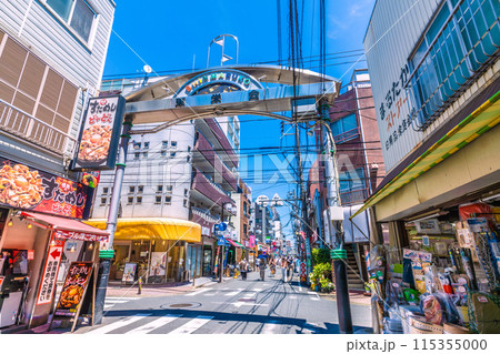 日本の川崎都市景観 6月。東急電鉄 新丸子駅前の商店街・新丸子東栄会などを望む 日本の川崎都市景観 6月。東急電鉄 新丸子駅前の商店街・新丸子東栄会などを望む 115355000