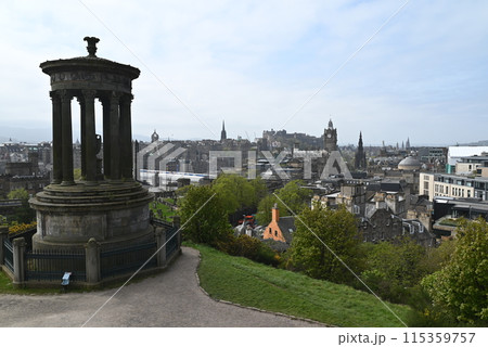 【イギリス・スコットランド】 カールトン・ヒルから臨むエディンバラ市街 115359757