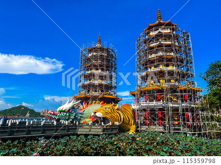 改修工事中の龍虎塔 台湾 改修工事中の龍虎塔 台湾 115359798