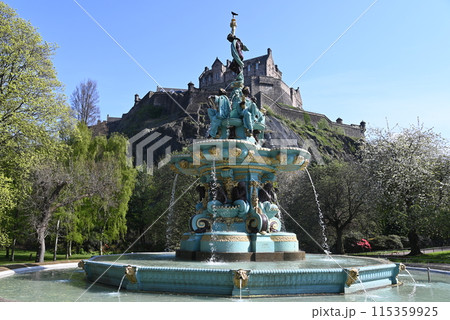 【イギリス・スコットランド】 ロス噴水とエディンバラ城 【イギリス・スコットランド】 ロス噴水とエディンバラ城 115359925