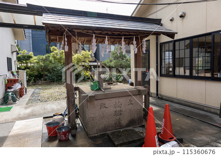 大阪/住吉大社の初辰まいりの社務所横の井戸(2024年4月9日撮影) 大阪/住吉大社の初辰まいりの社務所横の井戸(2024年4月9日撮影) 115360676