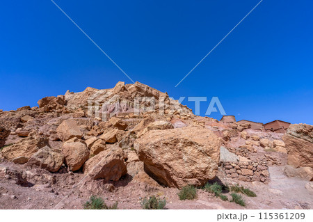 The architectural style of the mud house is elegant and attracts movie shooting. 115361209