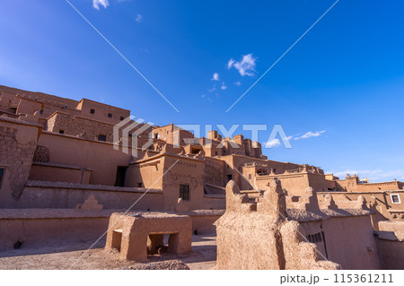 The architectural style of the mud house is elegant and attracts movie shooting. The architectural style of the mud house is elegant and attracts movie shooting. 115361211