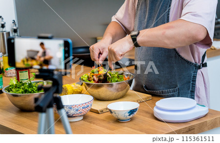 The chef is broadcasting live from workshop how to prepare a spicy glass noodle salad 115361511