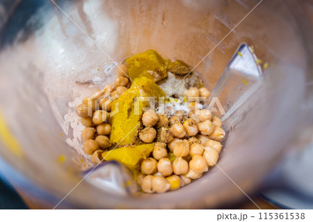 Chef at the kitchen preparing chickpea porridge with ginger 115361538