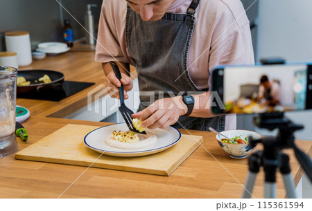 The chef is broadcasting live from workshop how to prepare a bean porridge with cauliflower The chef is broadcasting live from workshop how to prepare a bean porridge with cauliflower 115361594