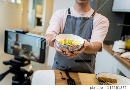 The chef is broadcasting live from workshop how to prepare a vegetarian food 115361873