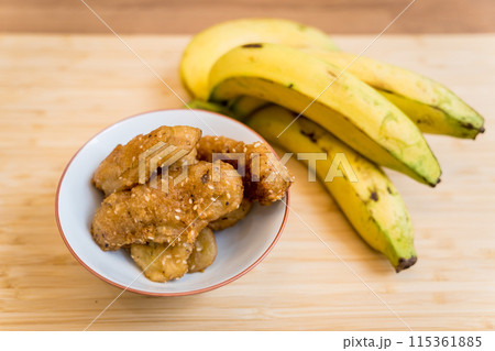 Crispy fried bananas in the small white bowl 115361885
