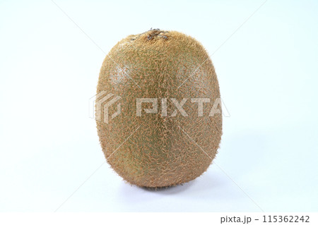 立てて置いたグリーンキウイ 1個 115362242