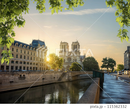 Notre Dame by the Seine river Notre Dame by the Seine river 115362332