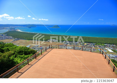 【佐賀県】鏡山展望テラスから見た虹の松原と唐津湾と玄界灘 【佐賀県】鏡山展望テラスから見た虹の松原と唐津湾と玄界灘 115363647