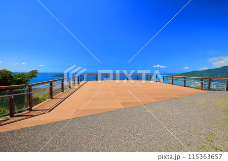 【佐賀県】鏡山展望テラスから見た虹の松原と唐津湾と玄界灘 【佐賀県】鏡山展望テラスから見た虹の松原と唐津湾と玄界灘 115363657