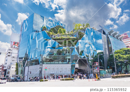「東京都」神宮前交差点前の東急プラザ原宿「ハラカド」　渋谷区 115365932