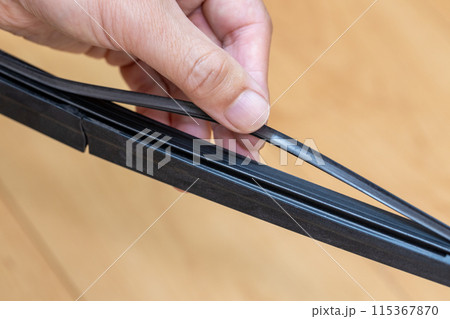 裂けたワイパーゴム 115367870