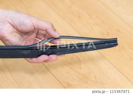 裂けたワイパーゴム 115367871