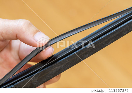裂けたワイパーゴム 115367873