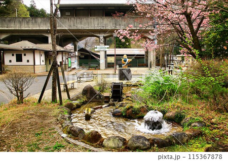 花咲く春を迎えた奥鬼怒路・川治温泉… 川治湯元駅 花咲く春を迎えた奥鬼怒路・川治温泉… 川治湯元駅 115367878