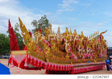 ロケット祭りパレードの山車(タイ・イサーン地方) ロケット祭りパレードの山車(タイ・イサーン地方) 115367907