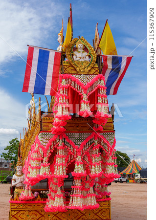 ロケット祭りパレードの山車(タイ・イサーン地方) ロケット祭りパレードの山車(タイ・イサーン地方) 115367909