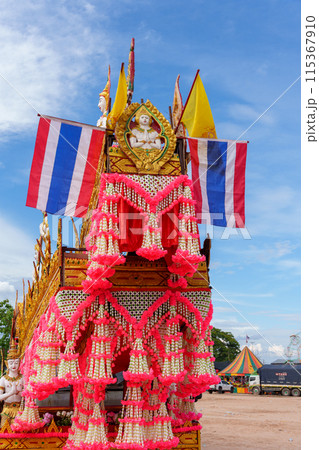 ロケット祭りパレードの山車（タイ・イサーン地方） 115367910