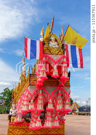 ロケット祭りパレードの山車(タイ・イサーン地方) ロケット祭りパレードの山車(タイ・イサーン地方) 115367911