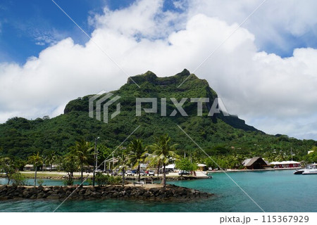 オテマヌ山とバイタぺの港　ボラボラ島 115367929