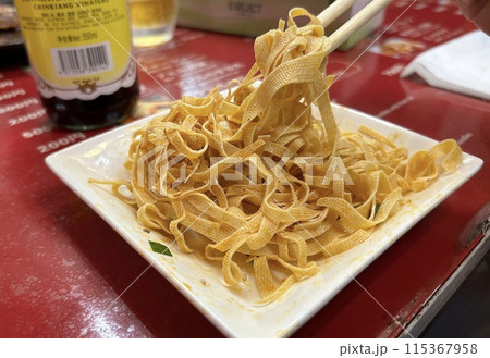 細切り干し豆腐の和え物 千切り 屋台 細切り干し豆腐の和え物 千切り 屋台 115367958