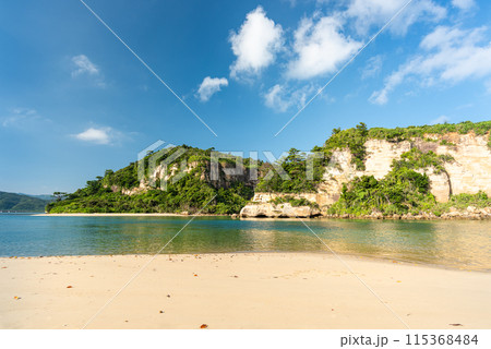 Crystal clear lagoon with mountains and blue sky. Iriomote Island, Okinawa. 115368484