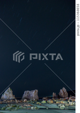 橋杭岩と星空 115368658