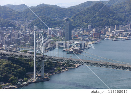 火の山公園から見る関門海峡、門司港レトロと関門橋 火の山公園から見る関門海峡、門司港レトロと関門橋 115368913