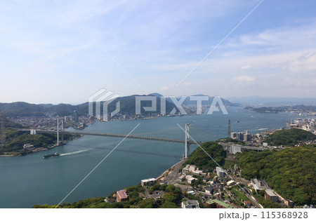 火の山公園から見る関門橋と関門海峡両岸（右下関、左門司） 115368928