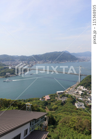 火の山公園から見る関門橋と火の山ロープウェイ（右下関、左門司） 115368935