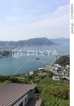 火の山公園から見る関門橋と関門海峡（右下関、左門司）、火の山ロープウェイ 115368941