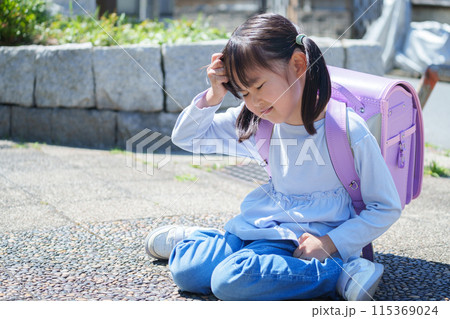 体調不良の小学生 115369024