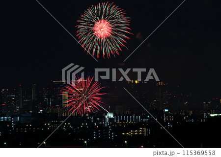 なにわ淀川花火大会　十三花火大会　ビルと花火 115369558