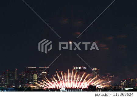なにわ淀川花火大会　十三花火大会　ビルと花火 115369624