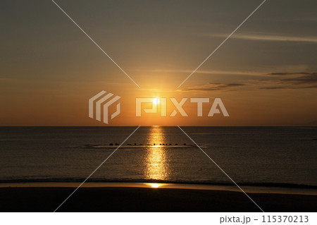 夕焼けと海 夕焼けと海 115370213
