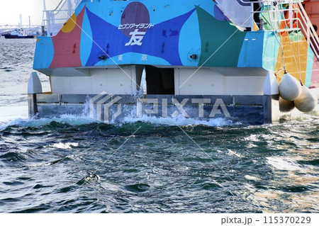 海原を翔ぶ翼…翼走に使用する水中翼を上昇させた『ジェットホイル』 115370229